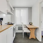 Апартаменты Apartment 5 - Spacious 2Br Apartment, City Access, Near Old Town