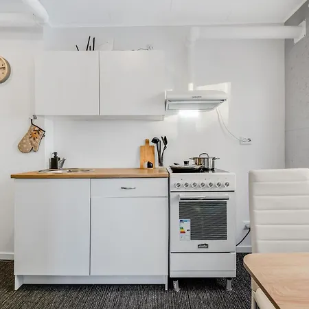 Апартаменты Apartment 5 - Spacious 2Br Apartment, City Access, Near Old Town